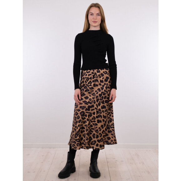 Hubert Hudson tag et billede tom Midi lang nederdel med leopardprint. Fri fragt 500 kr.