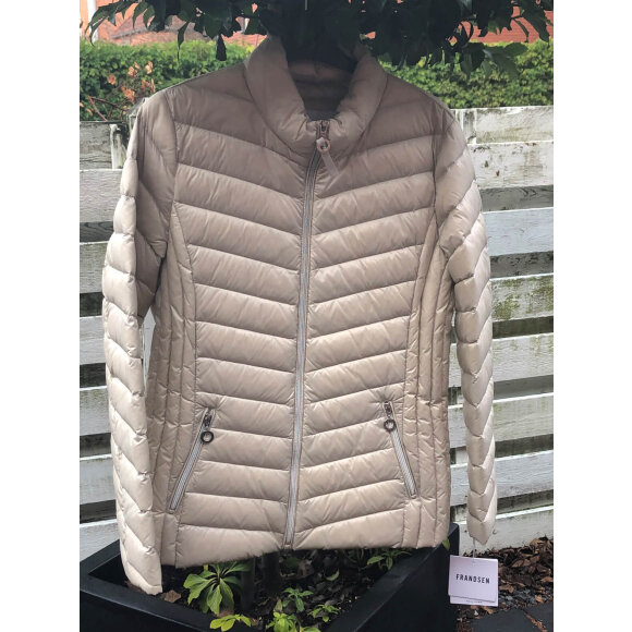 Frandsen jakke sand - Jakker & frakker til dame - stort udvalg - Frandsen Frandsen jakke sand - Jakker & frakker til dame - stort udvalg - Frandsen