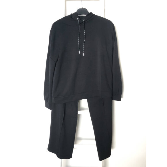 Femilet joggingsæt sort - Nattøj og Morgenkåber - femilet