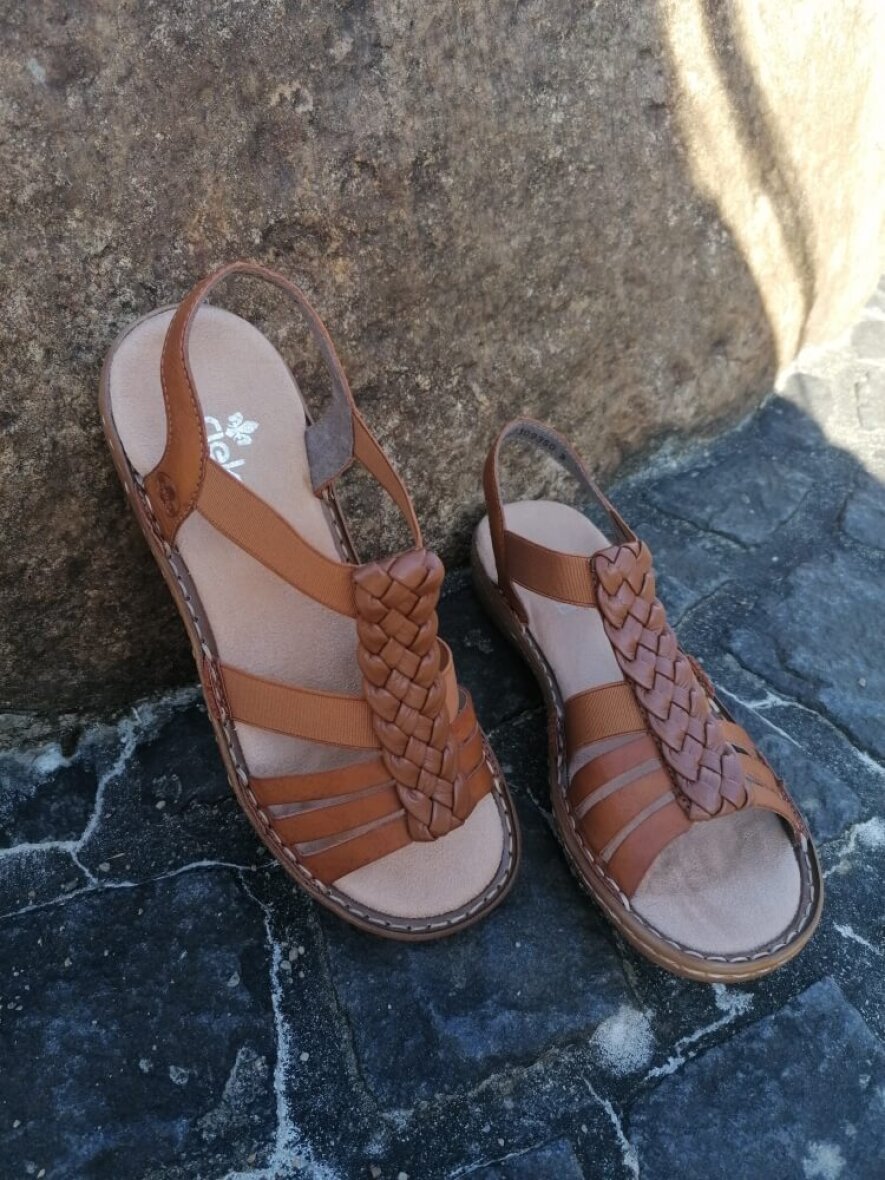 Flot brun Rieker sandal med flet detaljer god pasform