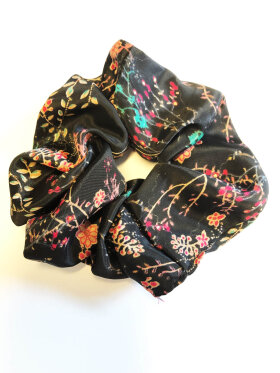 Black Colour hårelastik sort blomstret - Hår Accessories - Black Colour