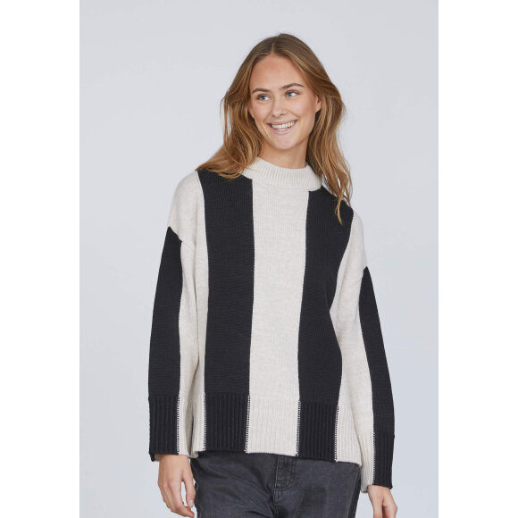 Sisters Point strik sort/creme - Lækre striktrøjer til kvinder - Sisters Point