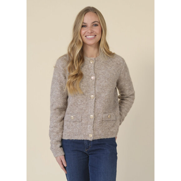 Prepair Cardigan Sand - Lækre striktrøjer til kvinder - PREPAIR Prepair Cardigan Sand - Lækre striktrøjer til kvinder - PREPAIR