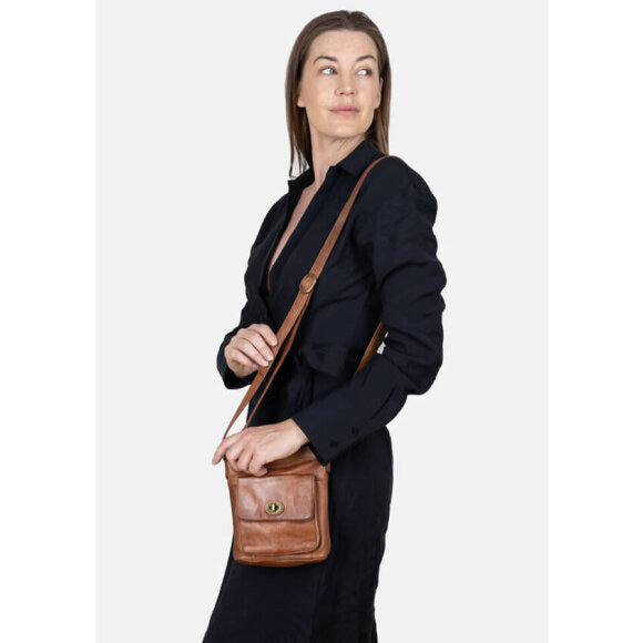 Re-designed Kay urban Small walnut - Tasker & Punge - Re:designed Re-designed Kay urban Small walnut - Tasker & Punge - Re:designed