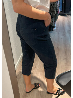 Bessie - Bessie buks Pirat Navy