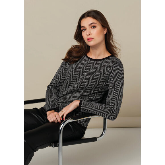 Skovhuus Strik Sort/Hvid - Lækre striktrøjer til kvinder - Skovhuus