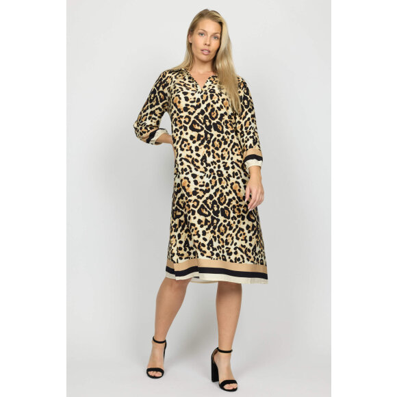 2-BIZ Kjole Leo - Mellemlange kjoler - 2-Biz 2-BIZ Kjole Leo - Mellemlange kjoler - 2-Biz