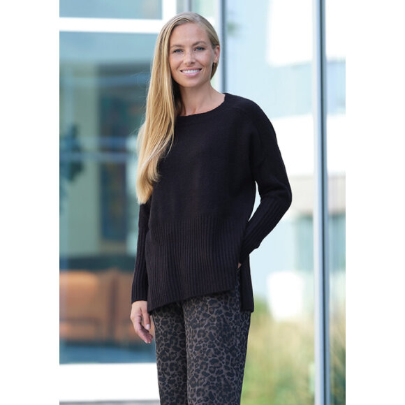 Prepair Strik Sort - Lækre striktrøjer til kvinder - PREPAIR Prepair Strik Sort - Lækre striktrøjer til kvinder - PREPAIR