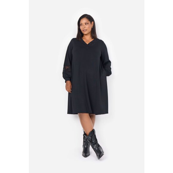 Wasabiconcept kjole - Kjoler til plus size kvinder - Wasabiconcept