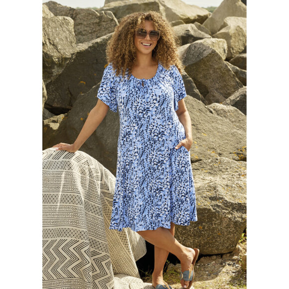 Zhenzi kjole blå mix - Kjoler til plus size kvinder - Zhenzi Zhenzi kjole blå mix - Kjoler til plus size kvinder - Zhenzi