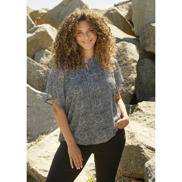 Zhenzi bluse sort/hvid - Overdele til Plus size - Zhenzi Zhenzi bluse sort/hvid - Overdele til Plus size - Zhenzi
