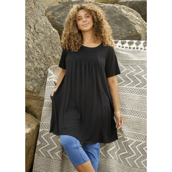 Zhenzi kjole sort - Kjoler til plus size kvinder - Zhenzi Zhenzi kjole sort - Kjoler til plus size kvinder - Zhenzi