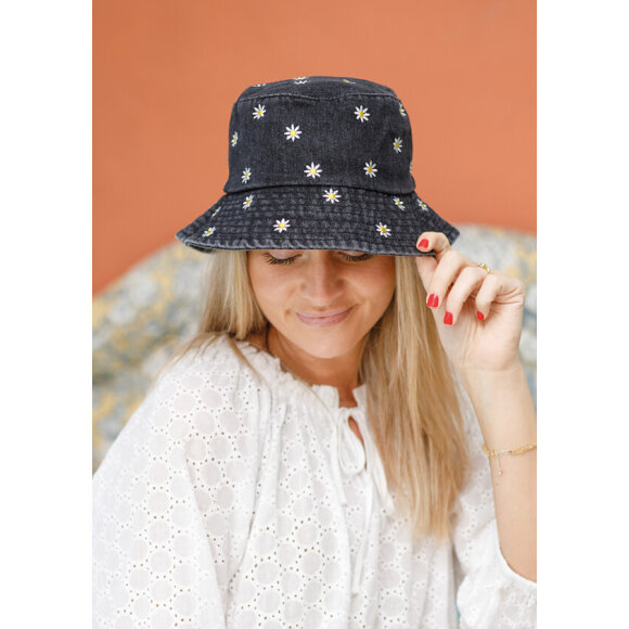 Black Colour bøllehat denim m/blomster - Diverse - Black Colour