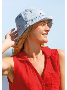 Black Colour bøllehat lys denim m/kirsebær - Diverse - Black Colour