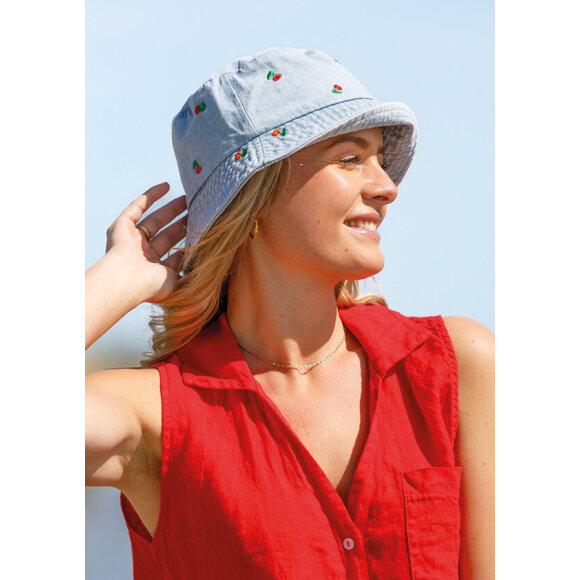 Black Colour bøllehat lys denim m/kirsebær - Diverse - Black Colour Black Colour bøllehat lys denim m/kirsebær - Diverse - Black Colour