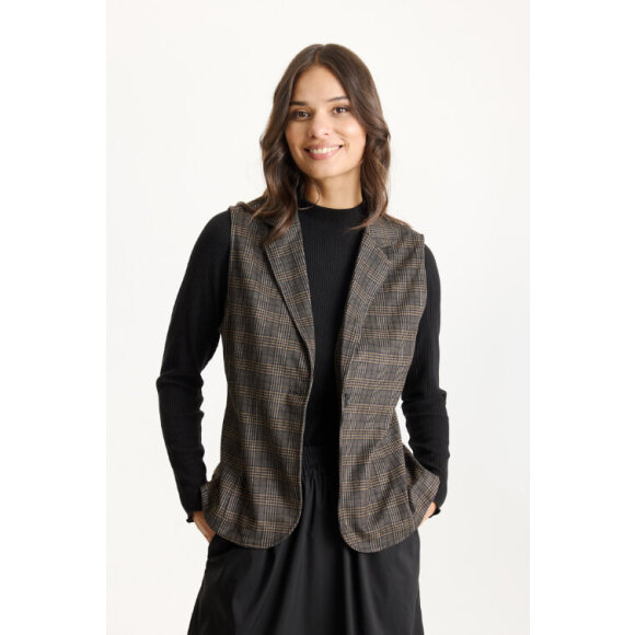 IN FRONT - In Front Vest