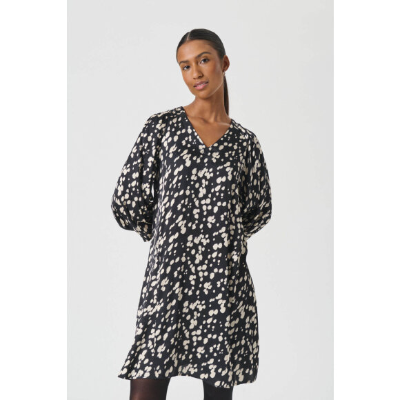 Part two Kjole - Mellemlange kjoler - Part Two