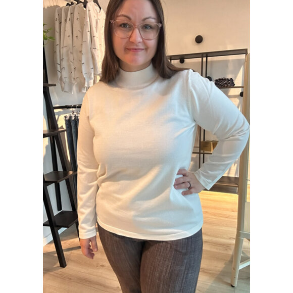 Signature strik - Lækre striktrøjer til kvinder - Signature Signature strik - Lækre striktrøjer til kvinder - Signature