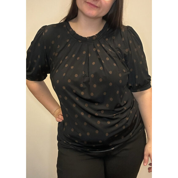 IN FRONT - In front bluse - brun prik IN FRONT - In front bluse - brun prik