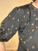 IN FRONT - In front bluse - brun prik IN FRONT - In front bluse - brun prik