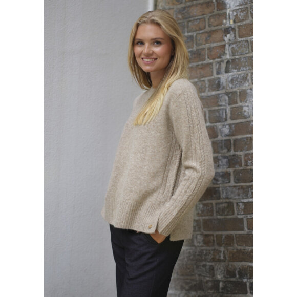 Prepair Strik - latte - Lækre striktrøjer til kvinder - PREPAIR Prepair Strik - latte - Lækre striktrøjer til kvinder - PREPAIR