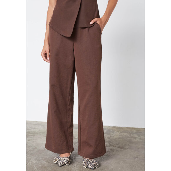 Sisters Point - Sisters Point Buks - brun