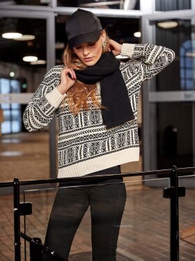 Skovhuus strik - off/sort - Lækre striktrøjer til kvinder - Skovhuus Skovhuus strik - off/sort - Lækre striktrøjer til kvinder - Skovhuus