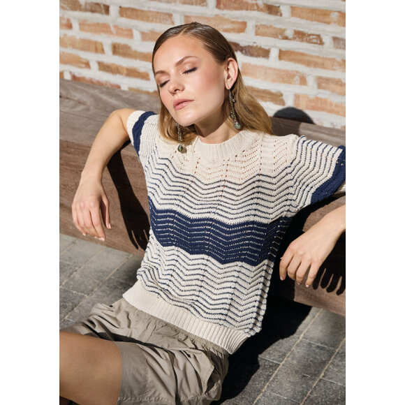 Skovhuus Strik - Creme/stribet - Lækre striktrøjer til kvinder - Skovhuus