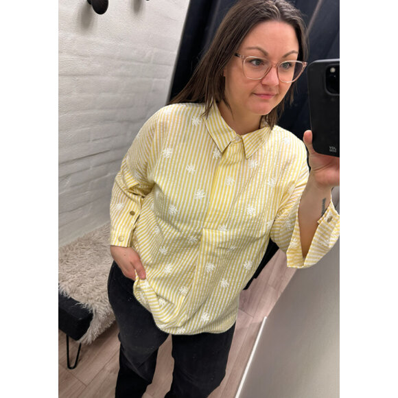 Cassiopeia bluse - gul - Overdele til Plus size - CASSIOPEIA Cassiopeia bluse - gul - Overdele til Plus size - CASSIOPEIA