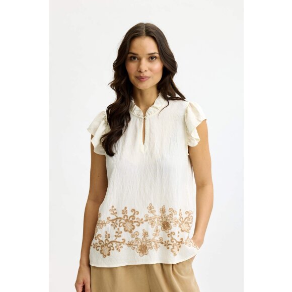 In Front Top - Off White - Toppe til dame - Sommertoppe mm. - IN FRONT In Front Top - Off White - Toppe til dame - Sommertoppe mm. - IN FRONT