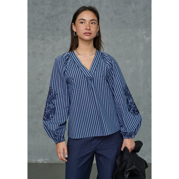 Love & Divine Bluse - blå stribet  - Dame - Bluser - love & divine