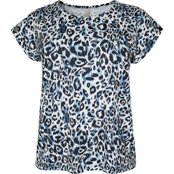 Cassiopeia bluse - blå leo - Overdele til Plus size - CASSIOPEIA