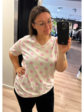 Cassiopeia t-shirt - rosa/prikker - Overdele til Plus size - CASSIOPEIA Cassiopeia t-shirt - rosa/prikker - Overdele til Plus size - CASSIOPEIA