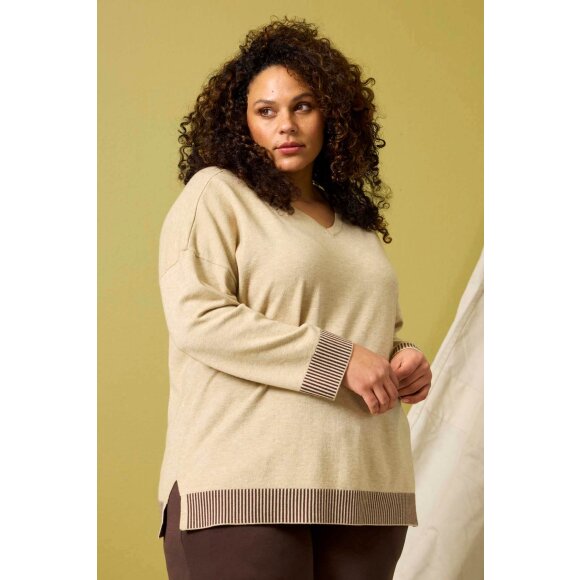 Zhenzi Strik - sand - Overdele til Plus size - Zhenzi Zhenzi Strik - sand - Overdele til Plus size - Zhenzi