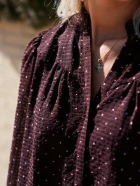 Neo Noir skjorte - Astrida Dotted - Bordeaux - Dame - Bluser - Neo Noir