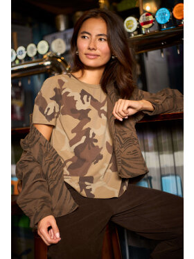 Black Colour t-shirt - Zelda - brown camouflage - Dame - T-shirts - Black Colour Black Colour t-shirt - Zelda - brown camouflage - Dame - T-shirts - Black Colour