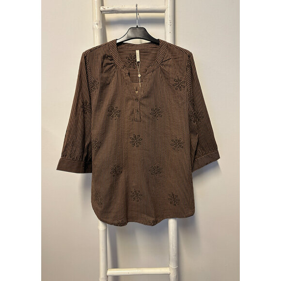 Cassiopeia bluse - Elissa - Brown combi - Overdele til Plus size - Cassiopeia