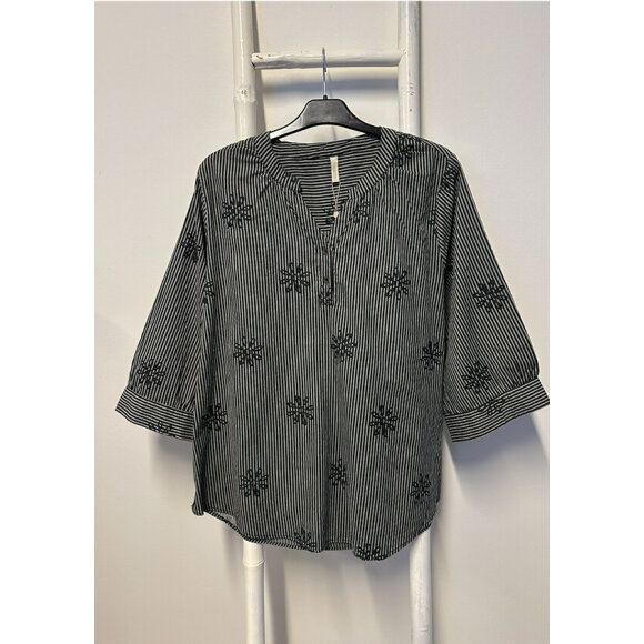 Cassiopeia bluse - Elissa - Grey combi - Overdele til Plus size - Cassiopeia