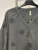 Cassiopeia bluse - Elissa - Grey combi - Overdele til Plus size - Cassiopeia