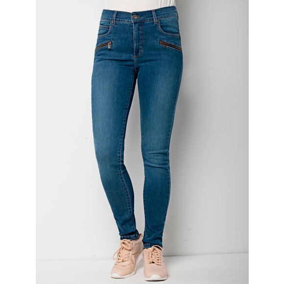 Bessie Jeans. Skinny jeans med denim stretch. Mid-waist. 4 lommer 2 meget