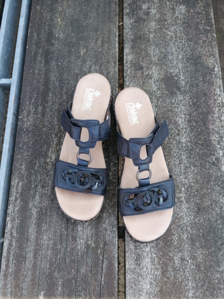 Smuk blå Rieker sandal - køb online her Butiksoes