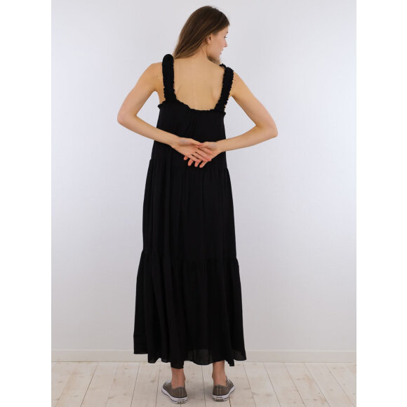 Neo Noir. Lang kjole i lækker poplin kvalitet. skulder. Smock-elastik